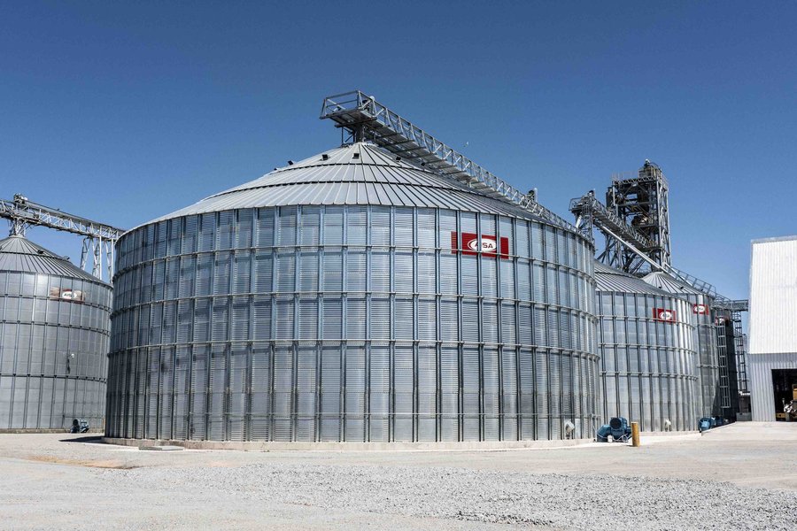 Silos metálicos con base plana o base cónica subterránea de hormigón