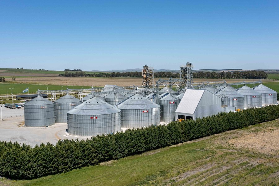 Silos metálicos con base plana o base cónica subterránea de hormigón